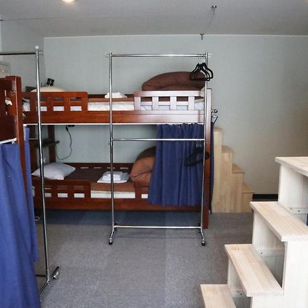 J-Hoppers Beppu Guesthouse ジェイホッパーズ別府ゲストハウス Ngoại thất bức ảnh