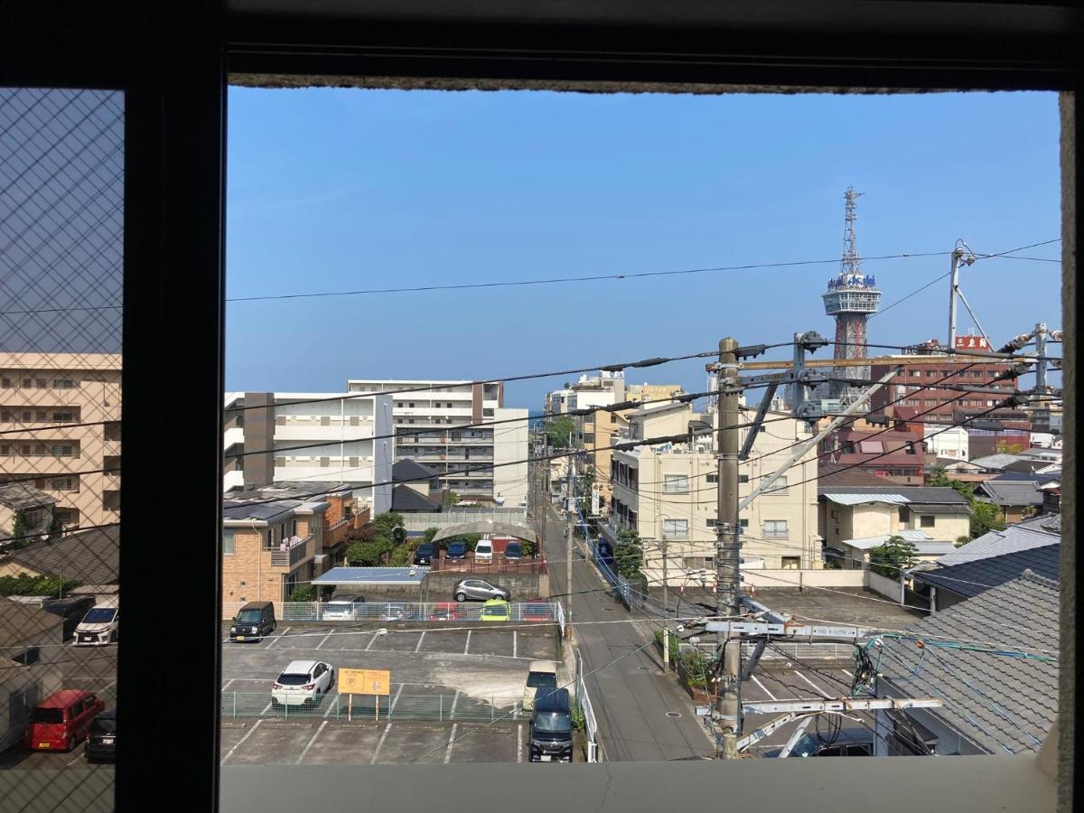 J-Hoppers Beppu Guesthouse ジェイホッパーズ別府ゲストハウス Ngoại thất bức ảnh