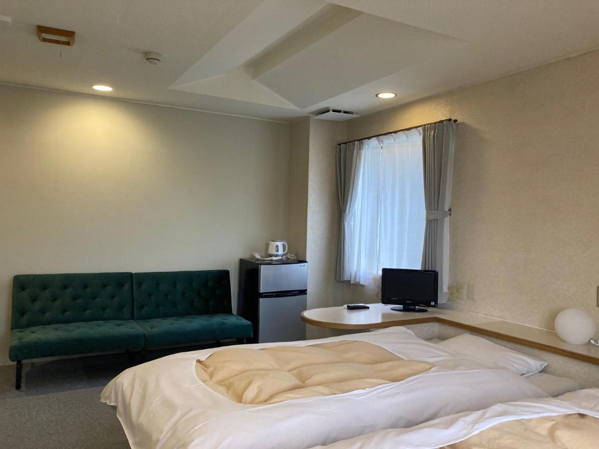 J-Hoppers Beppu Guesthouse ジェイホッパーズ別府ゲストハウス Ngoại thất bức ảnh