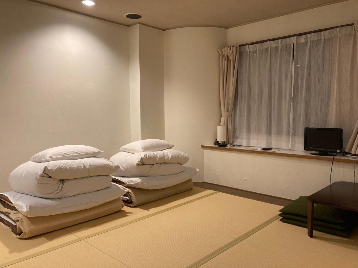J-Hoppers Beppu Guesthouse ジェイホッパーズ別府ゲストハウス Ngoại thất bức ảnh