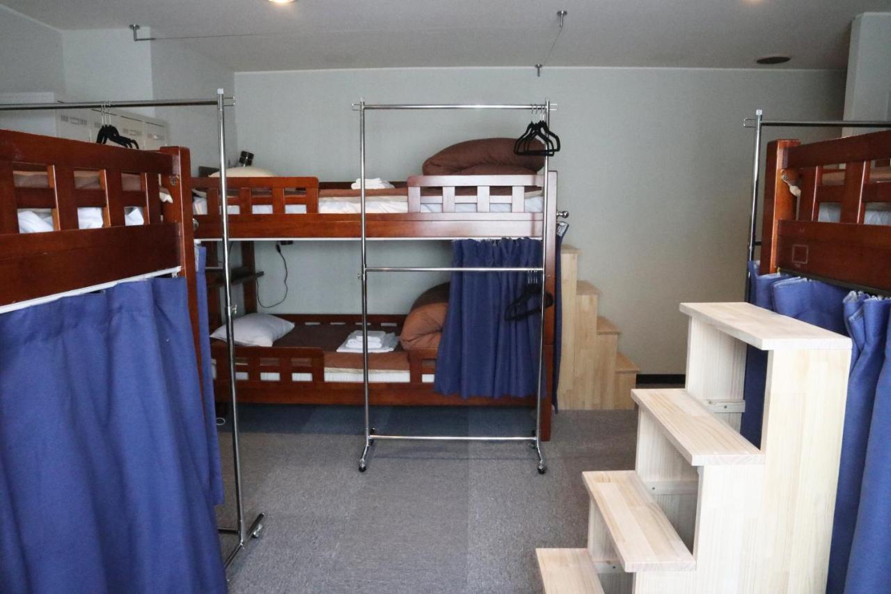 J-Hoppers Beppu Guesthouse ジェイホッパーズ別府ゲストハウス Ngoại thất bức ảnh