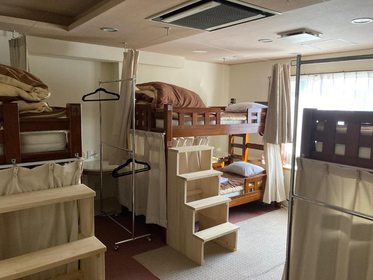 J-Hoppers Beppu Guesthouse ジェイホッパーズ別府ゲストハウス Ngoại thất bức ảnh